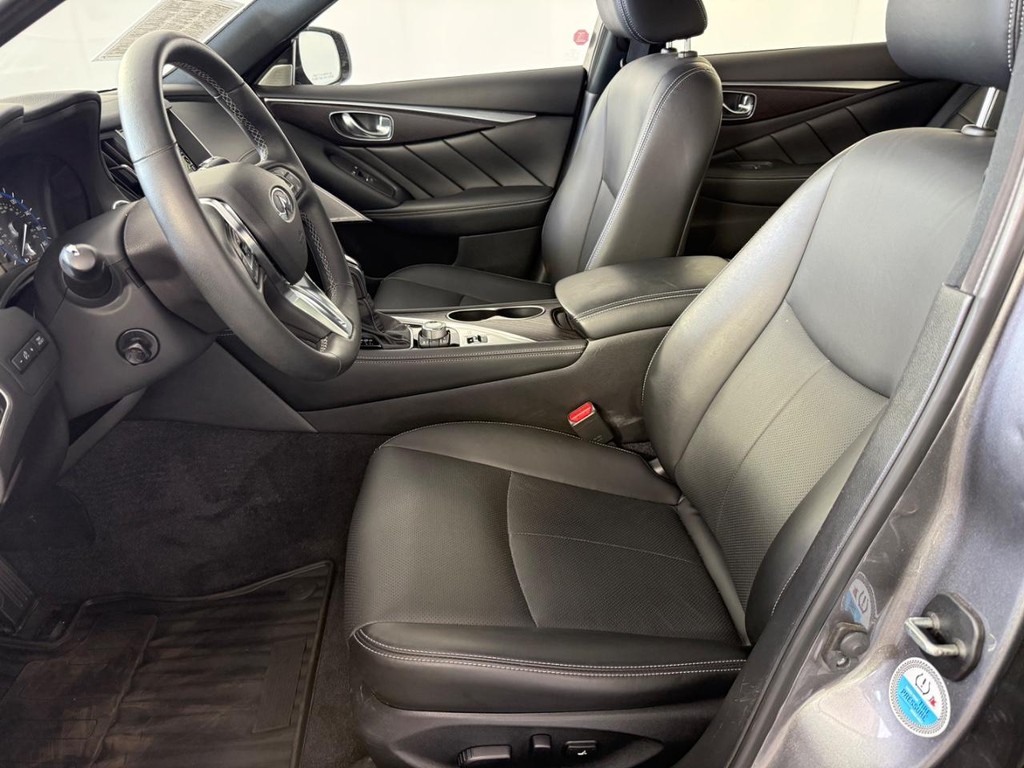 INFINITI Q50 Vehicle Full-screen Gallery Image 14