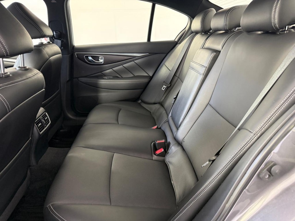 INFINITI Q50 Vehicle Full-screen Gallery Image 16