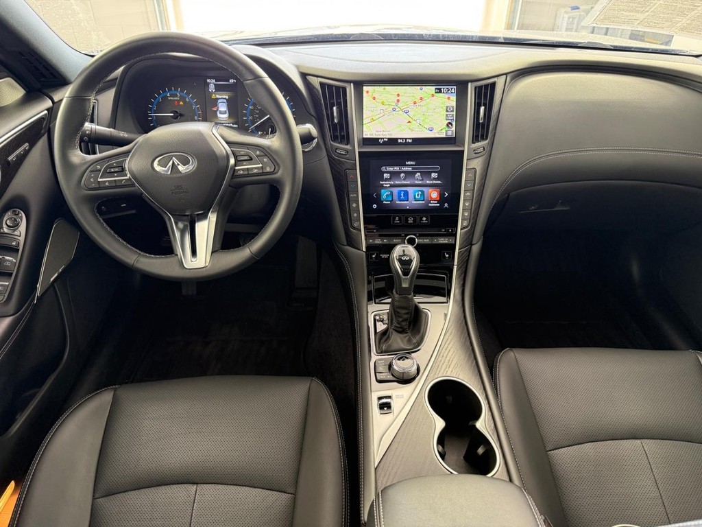 INFINITI Q50 Vehicle Full-screen Gallery Image 17
