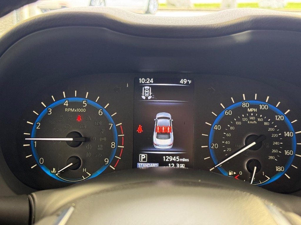 INFINITI Q50 Vehicle Full-screen Gallery Image 21