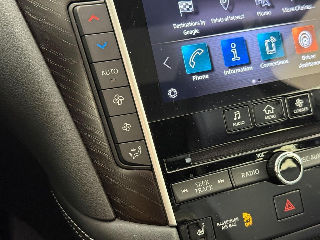 INFINITI Q50 Vehicle Full-screen Gallery Image 25