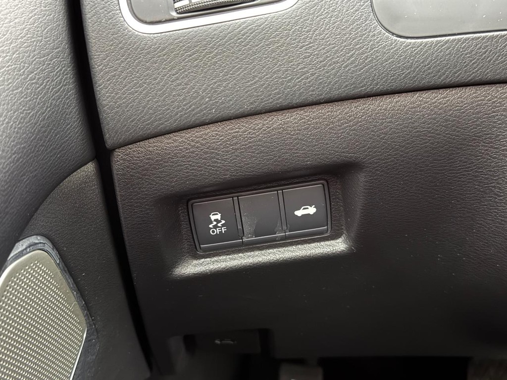 INFINITI Q50 Vehicle Full-screen Gallery Image 26