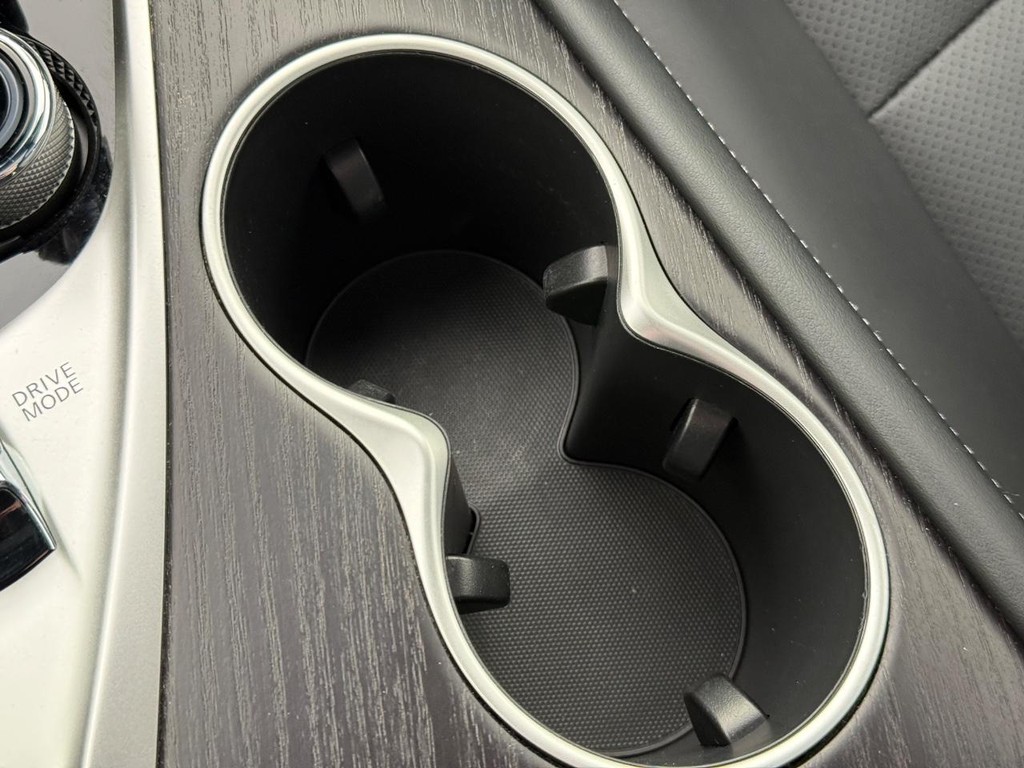 INFINITI Q50 Vehicle Full-screen Gallery Image 27