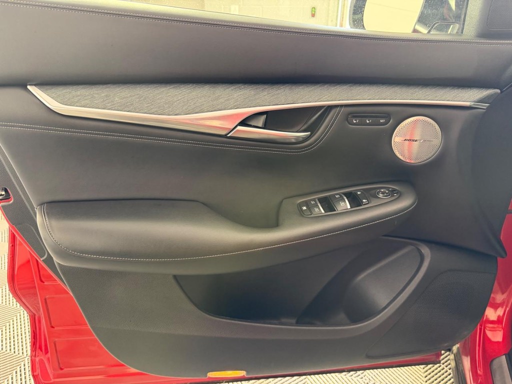 INFINITI QX55 Vehicle Full-screen Gallery Image 15