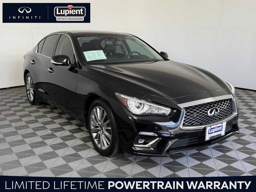 INFINITI Q50 Vehicle Full-screen Gallery Image 01