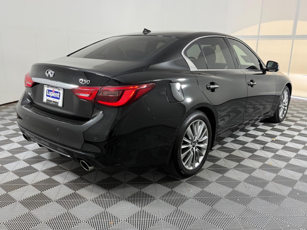 INFINITI Q50 Vehicle Full-screen Gallery Image 03
