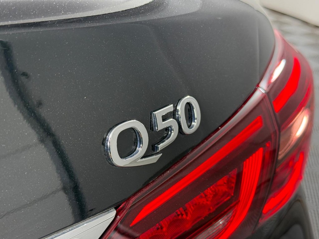 INFINITI Q50 Vehicle Full-screen Gallery Image 06
