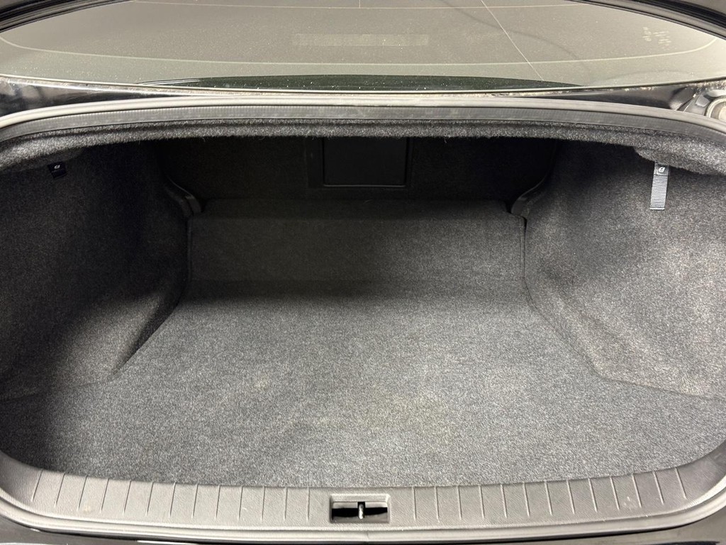 INFINITI Q50 Vehicle Full-screen Gallery Image 07