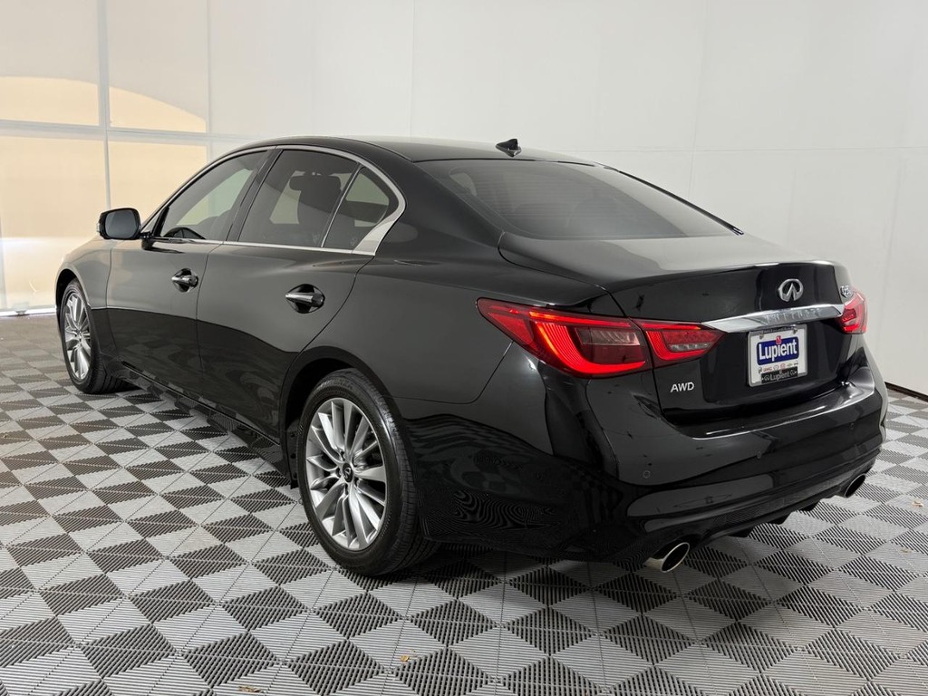 INFINITI Q50 Vehicle Full-screen Gallery Image 08