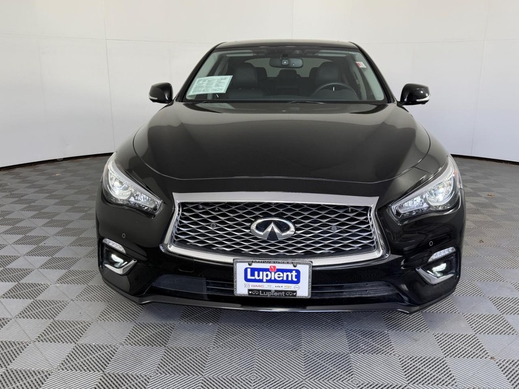 INFINITI Q50 Vehicle Full-screen Gallery Image 10
