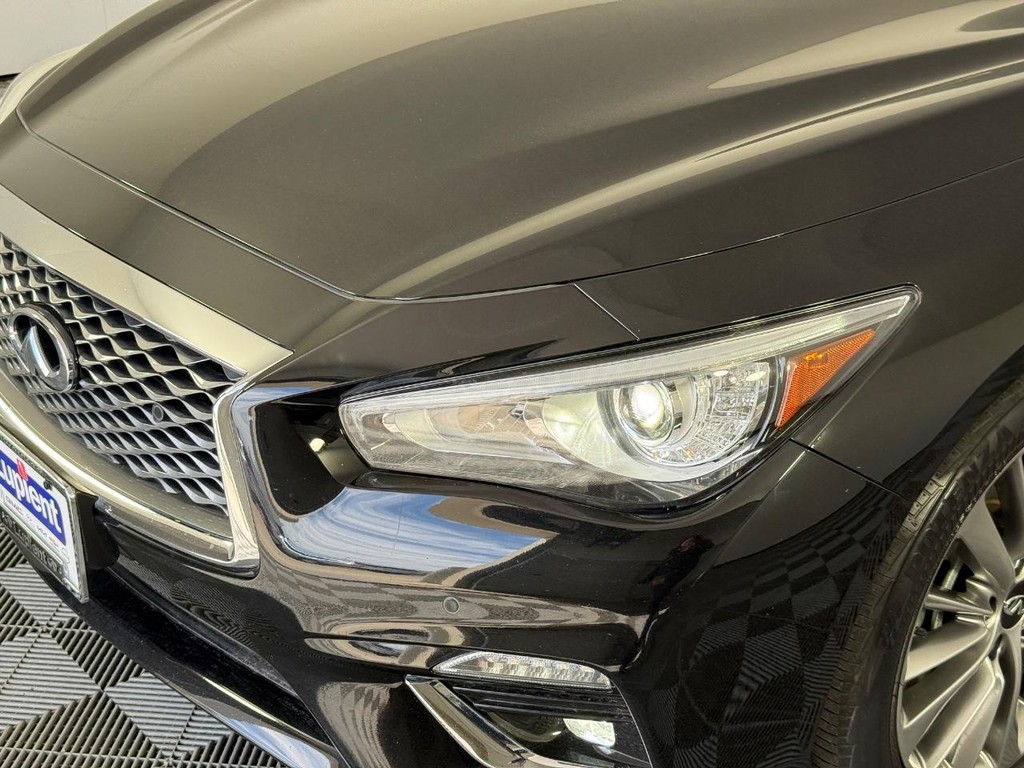 INFINITI Q50 Vehicle Full-screen Gallery Image 11