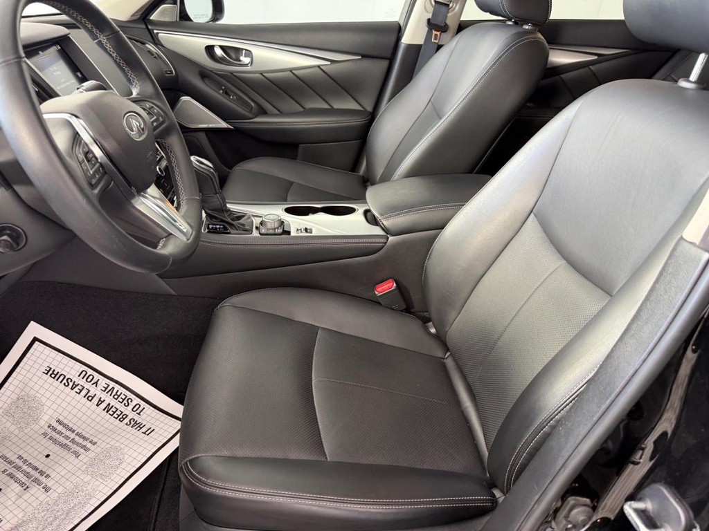 INFINITI Q50 Vehicle Full-screen Gallery Image 13