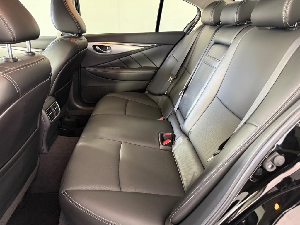 INFINITI Q50 Vehicle Full-screen Gallery Image 16