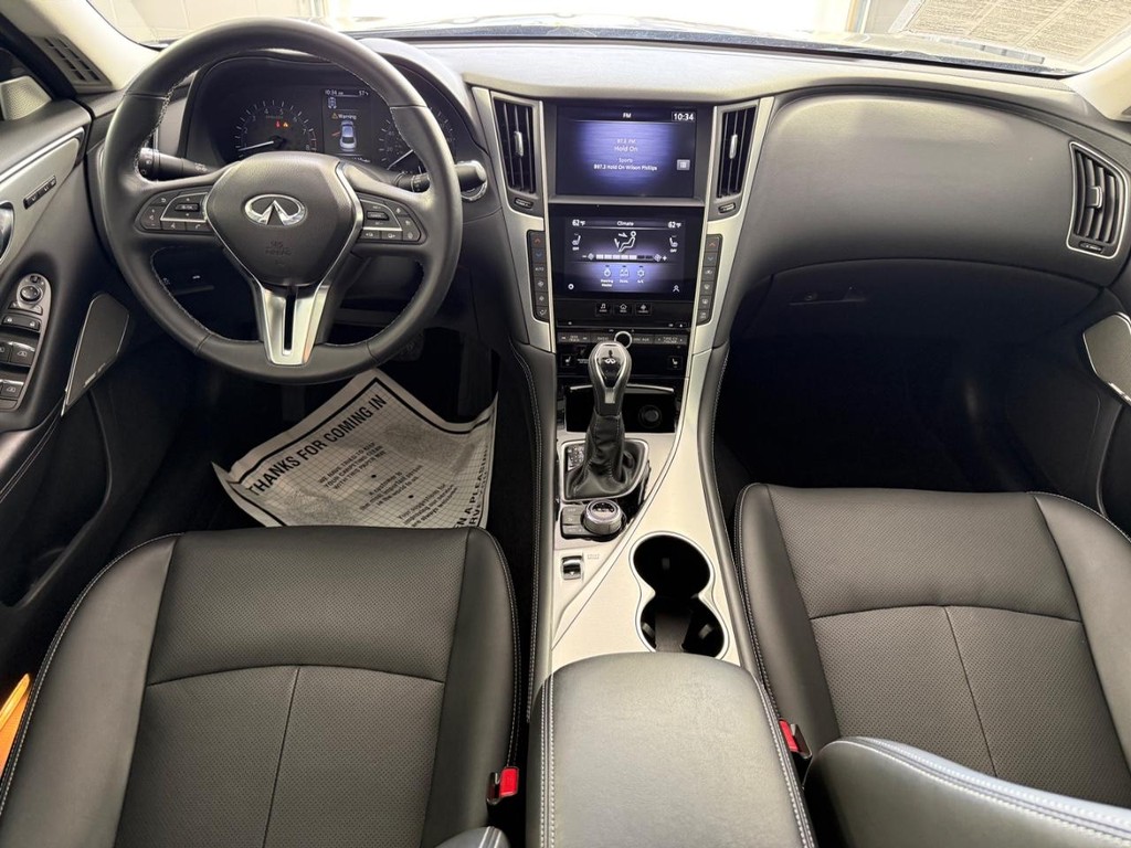 INFINITI Q50 Vehicle Full-screen Gallery Image 17