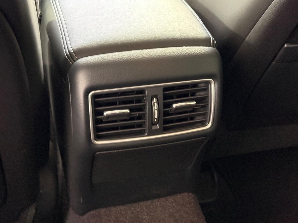 INFINITI Q50 Vehicle Full-screen Gallery Image 18