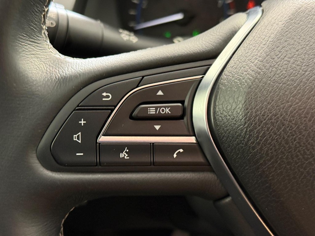 INFINITI Q50 Vehicle Full-screen Gallery Image 19
