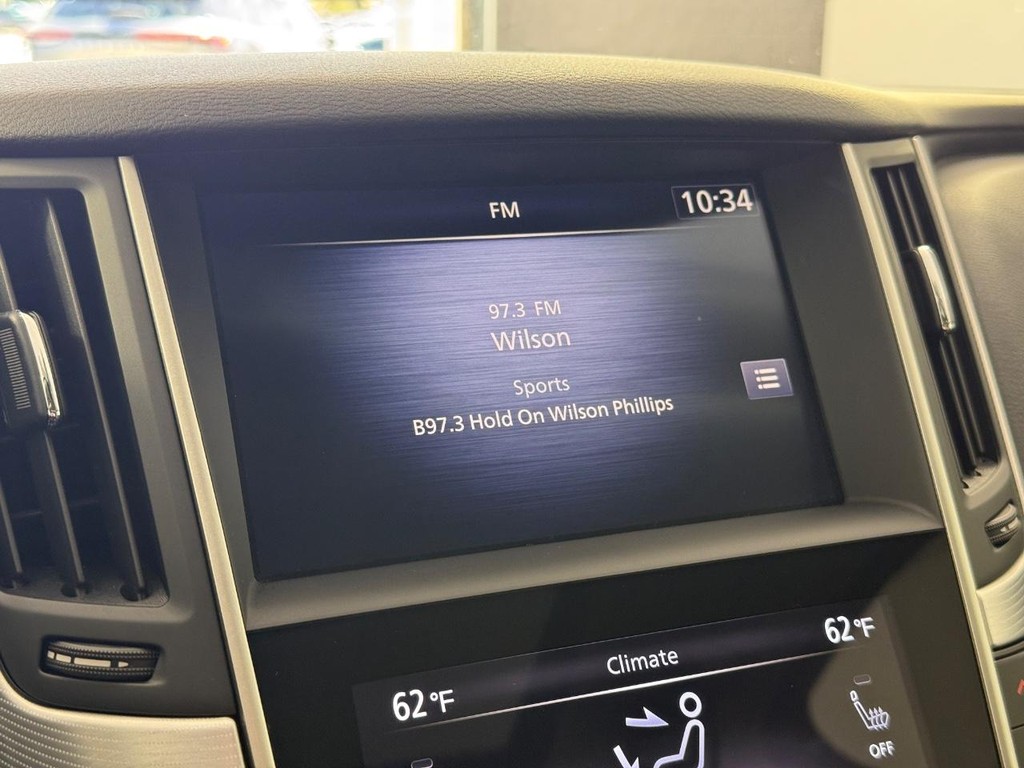 INFINITI Q50 Vehicle Full-screen Gallery Image 22