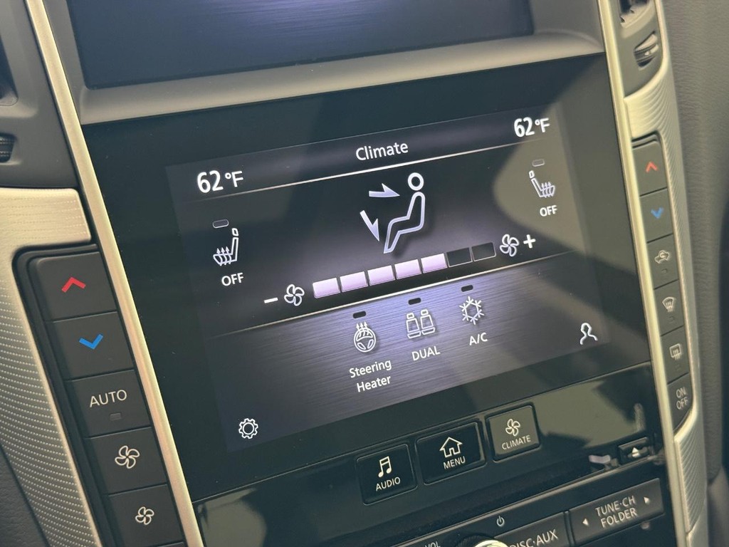 INFINITI Q50 Vehicle Full-screen Gallery Image 23