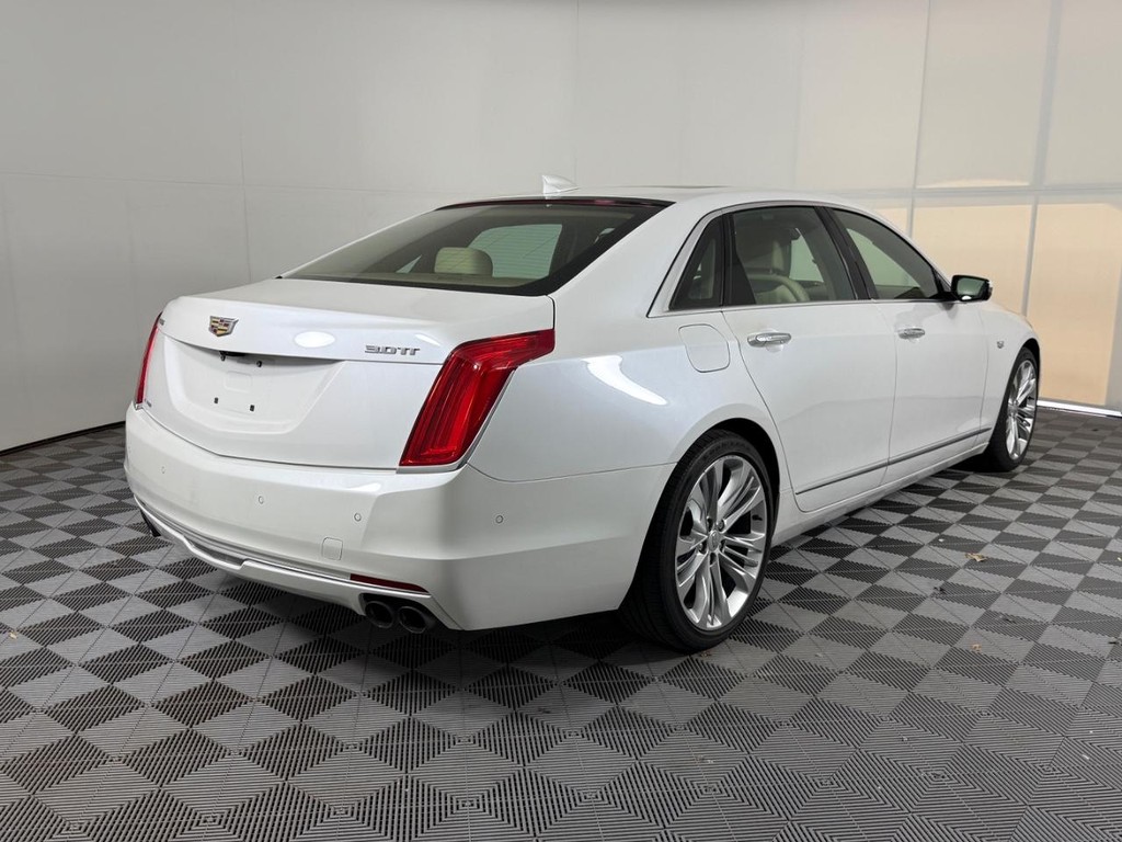 Cadillac CT6 Vehicle Full-screen Gallery Image 03
