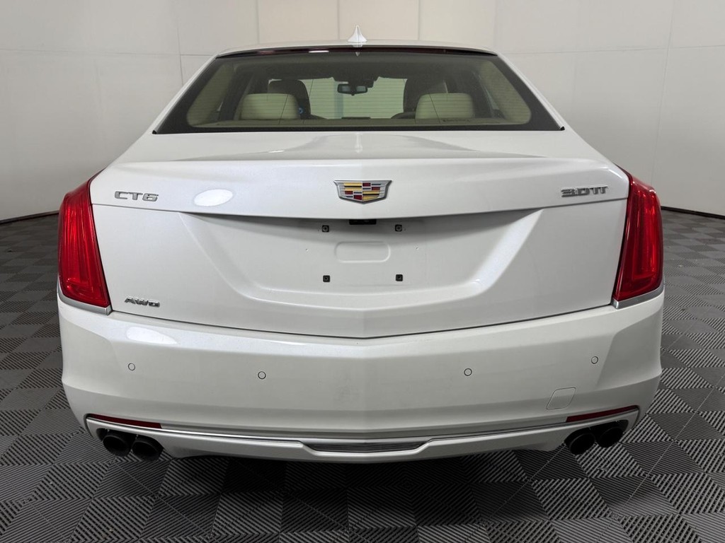 Cadillac CT6 Vehicle Full-screen Gallery Image 04