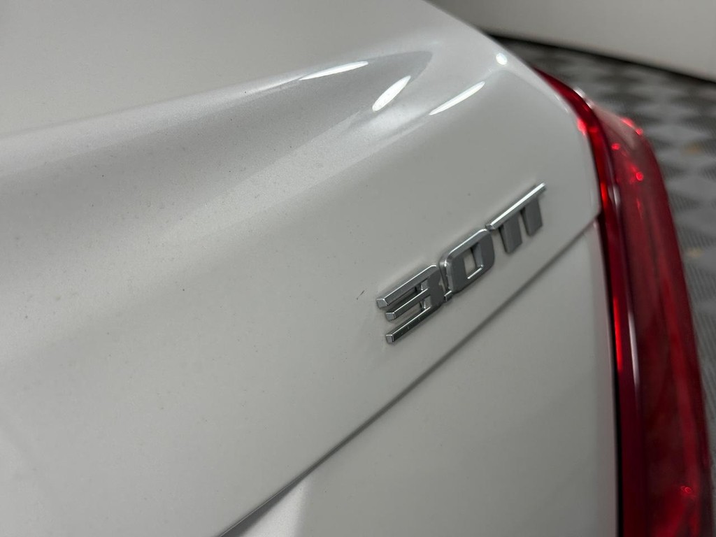 Cadillac CT6 Vehicle Full-screen Gallery Image 06