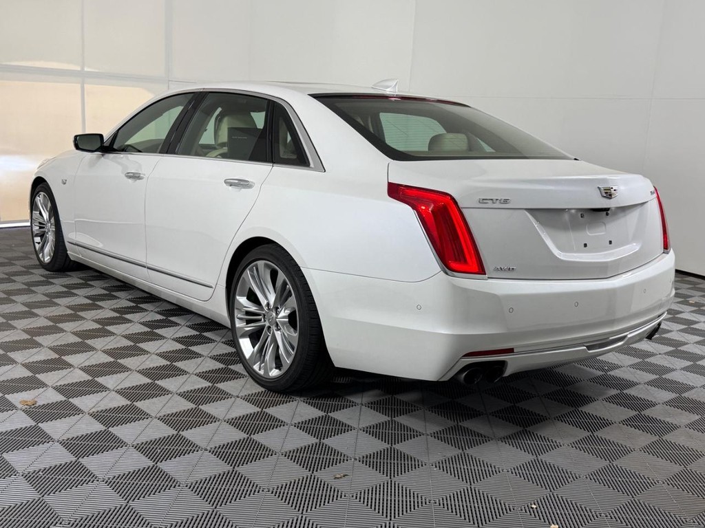Cadillac CT6 Vehicle Full-screen Gallery Image 08