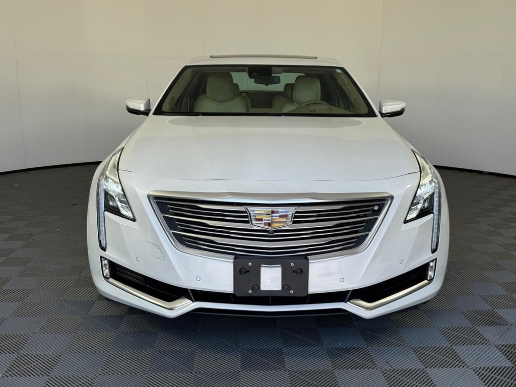 Cadillac CT6 Vehicle Full-screen Gallery Image 10