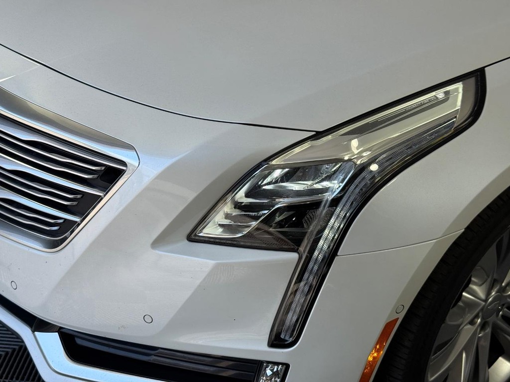 Cadillac CT6 Vehicle Full-screen Gallery Image 11