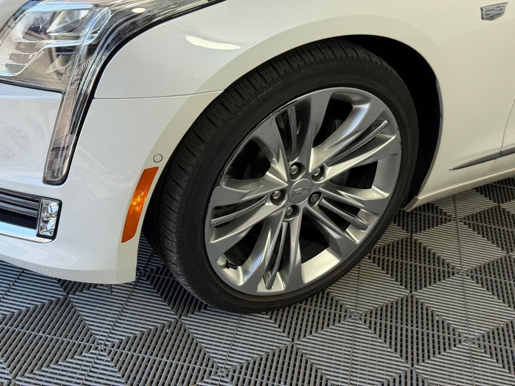 Cadillac CT6 Vehicle Full-screen Gallery Image 12