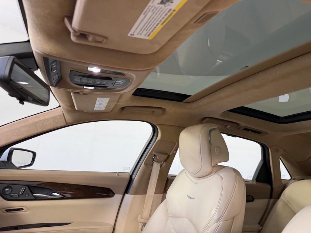 Cadillac CT6 Vehicle Full-screen Gallery Image 13
