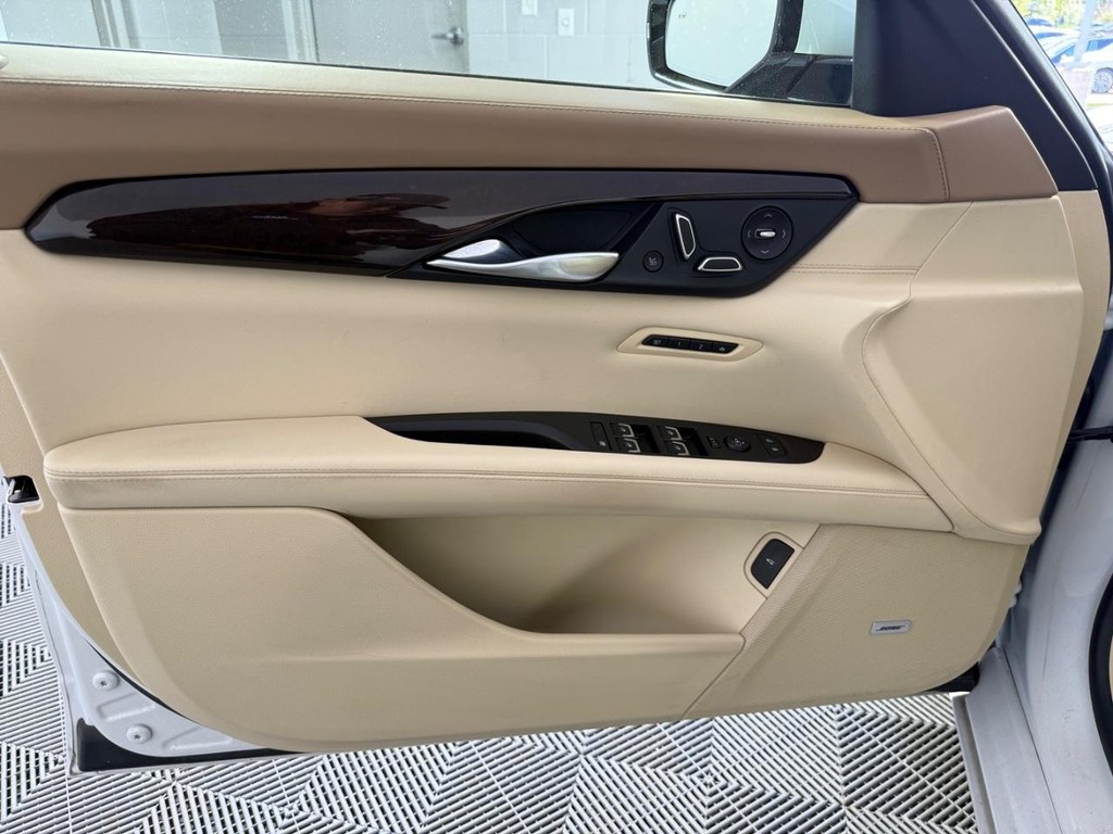 Cadillac CT6 Vehicle Full-screen Gallery Image 15