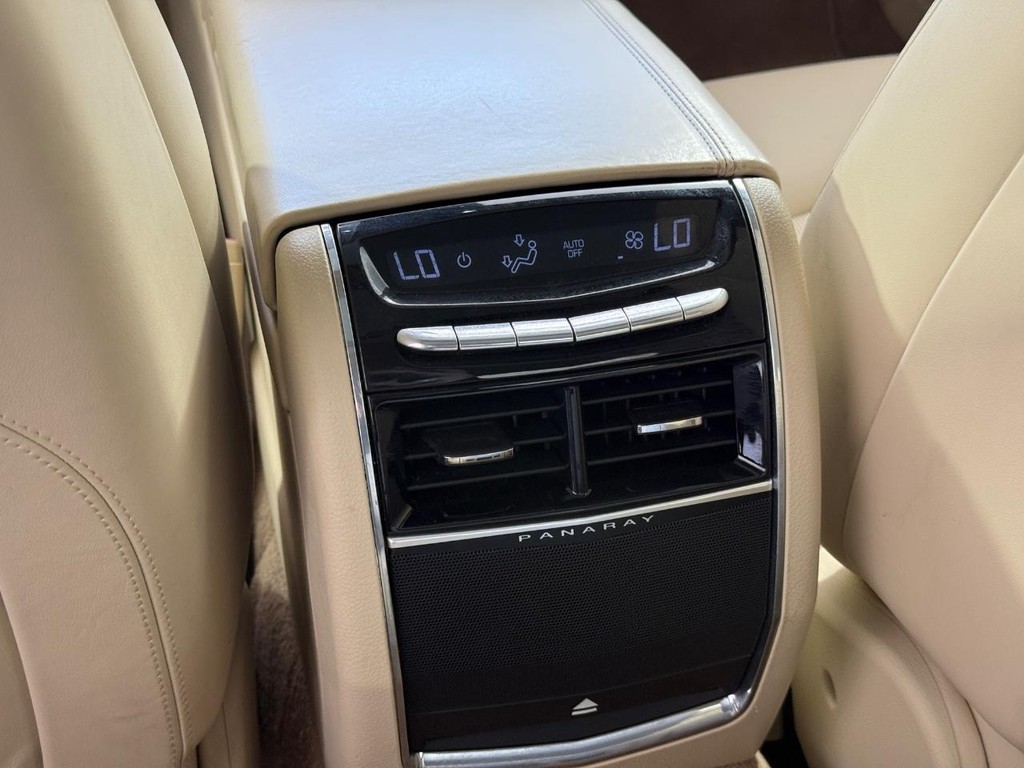 Cadillac CT6 Vehicle Full-screen Gallery Image 18
