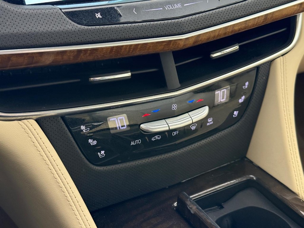 Cadillac CT6 Vehicle Full-screen Gallery Image 25