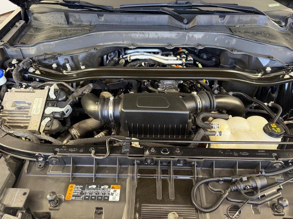 Ford Explorer Vehicle Full-screen Gallery Image 10