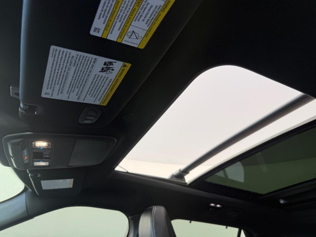 Ford Explorer Vehicle Full-screen Gallery Image 13
