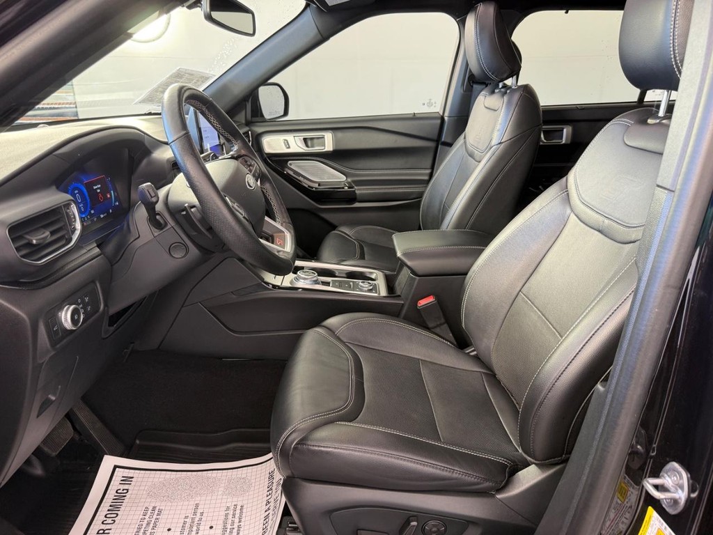 Ford Explorer Vehicle Full-screen Gallery Image 14