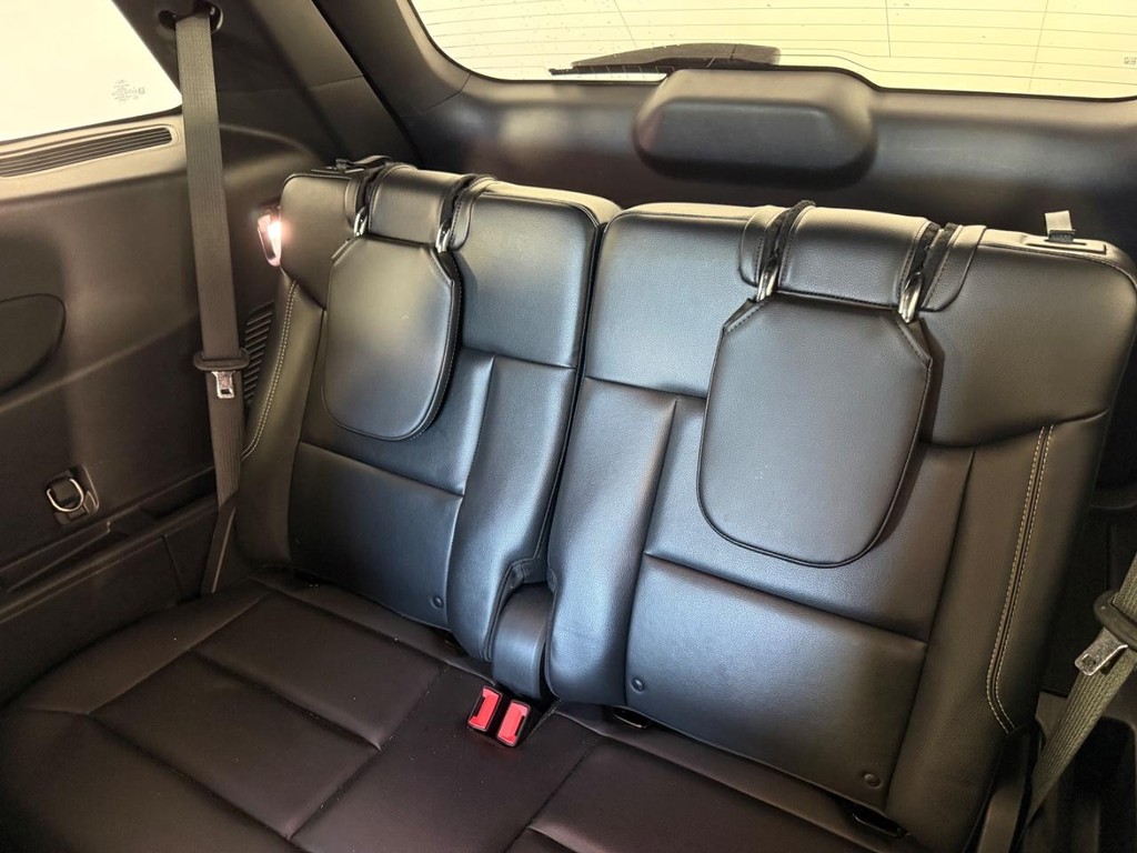 Ford Explorer Vehicle Full-screen Gallery Image 17