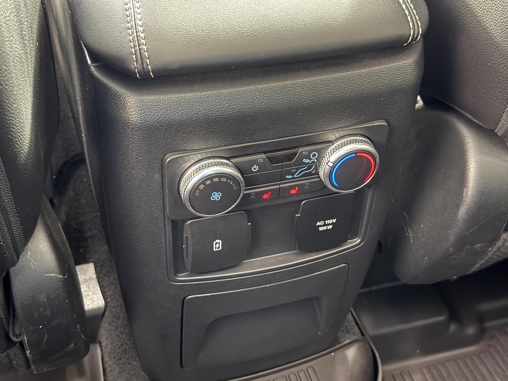 Ford Explorer Vehicle Full-screen Gallery Image 19