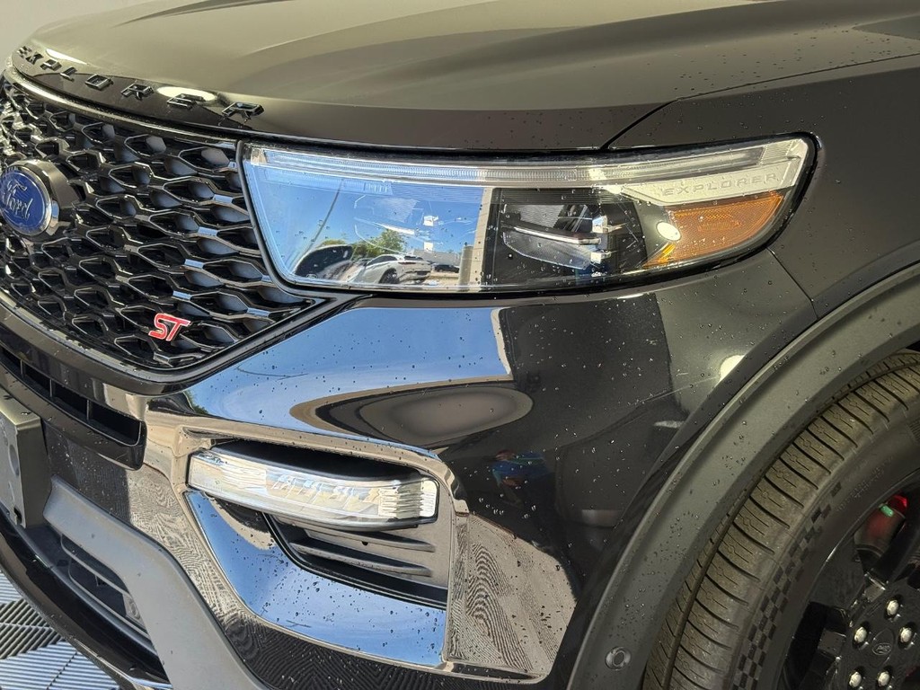 Ford Explorer Vehicle Full-screen Gallery Image 27