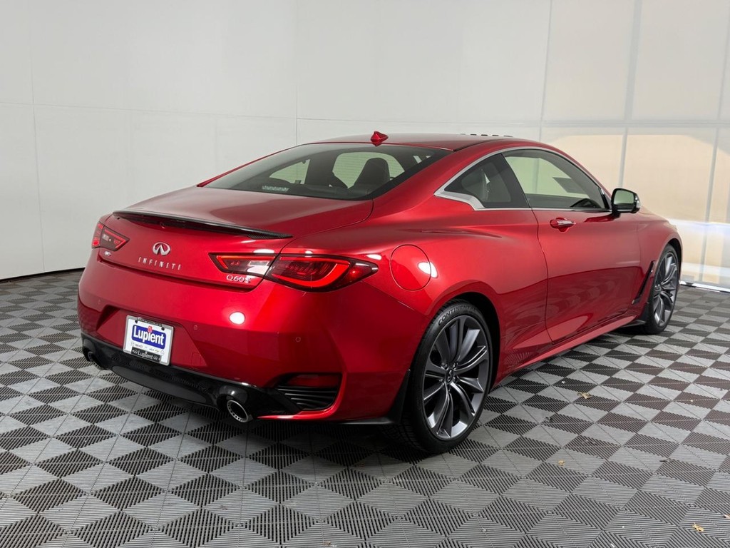 INFINITI Q60 Vehicle Full-screen Gallery Image 03
