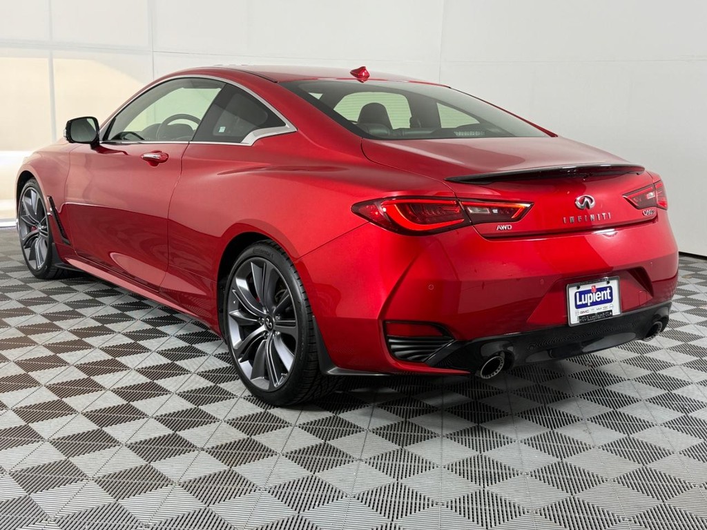 INFINITI Q60 Vehicle Full-screen Gallery Image 08