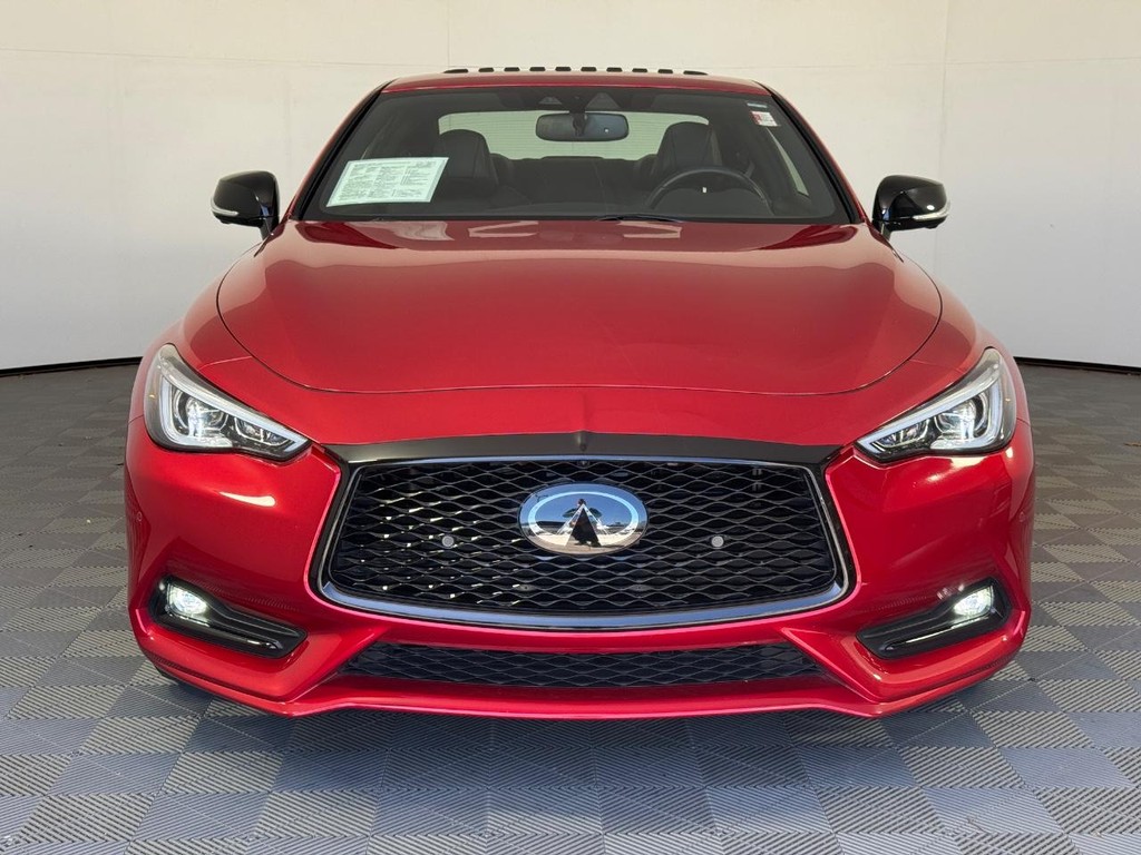 INFINITI Q60 Vehicle Full-screen Gallery Image 10