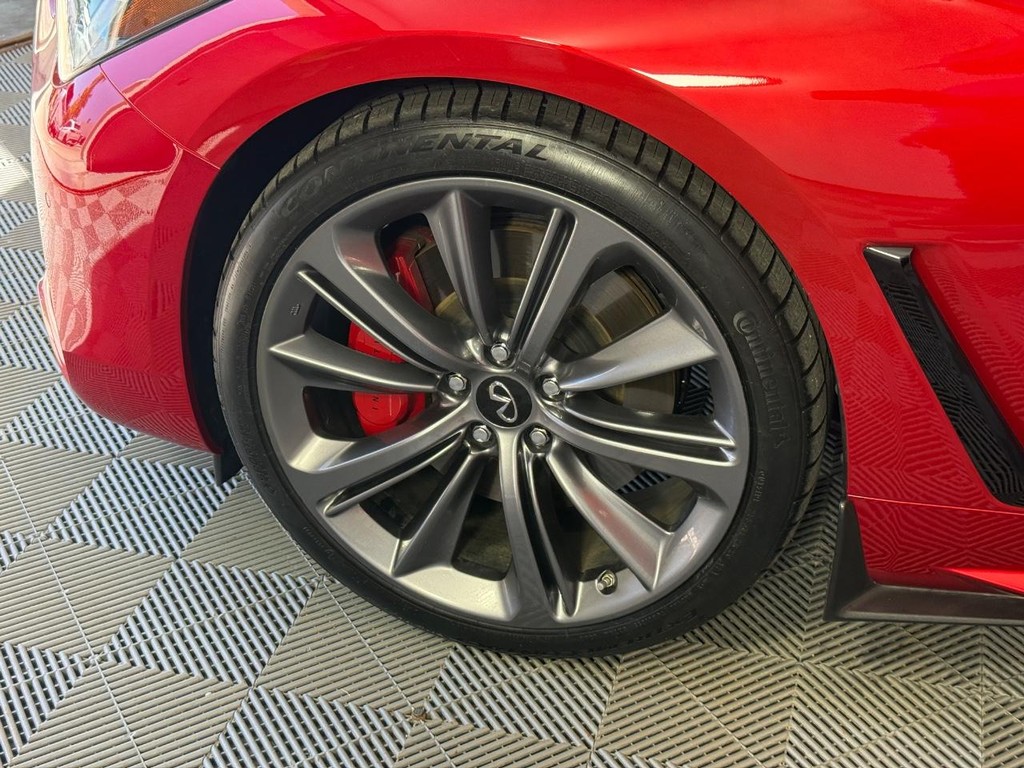 INFINITI Q60 Vehicle Full-screen Gallery Image 13
