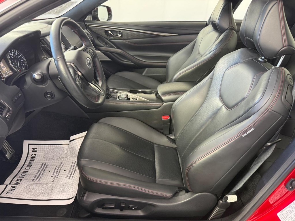 INFINITI Q60 Vehicle Full-screen Gallery Image 15