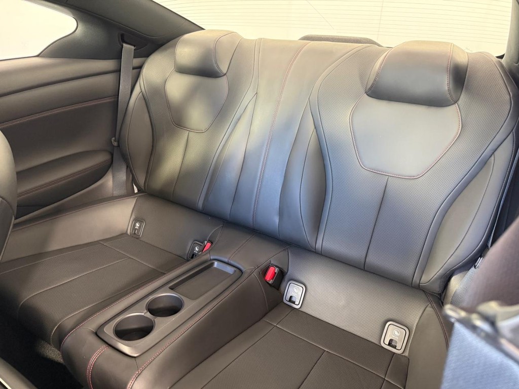 INFINITI Q60 Vehicle Full-screen Gallery Image 17
