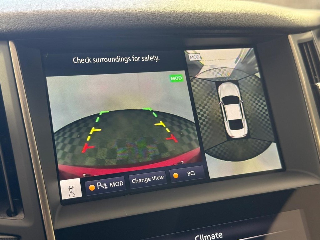 INFINITI Q60 Vehicle Full-screen Gallery Image 22