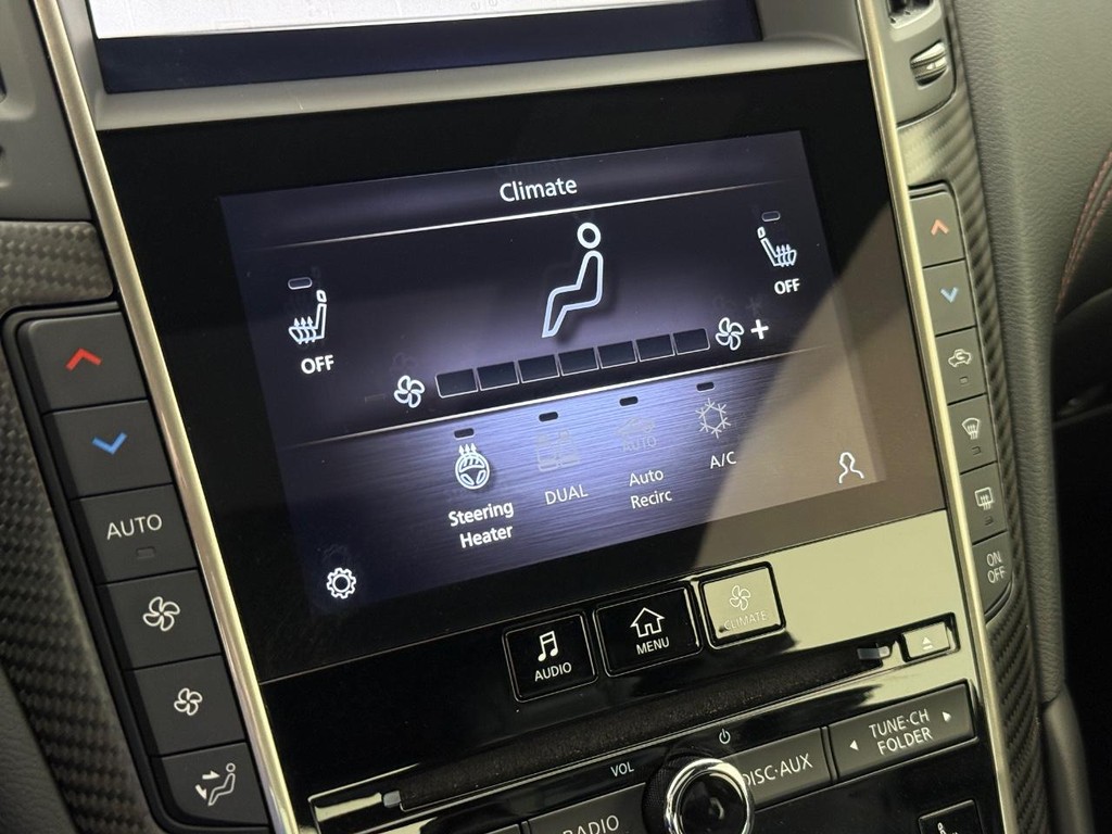 INFINITI Q60 Vehicle Full-screen Gallery Image 23