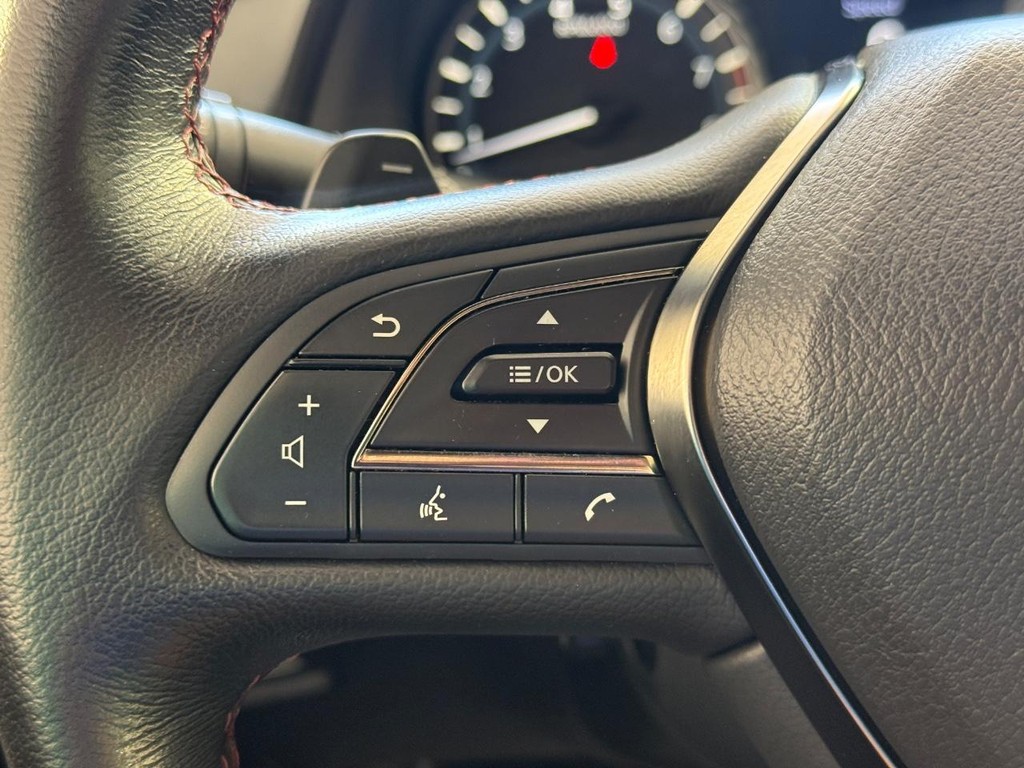 INFINITI Q60 Vehicle Full-screen Gallery Image 25