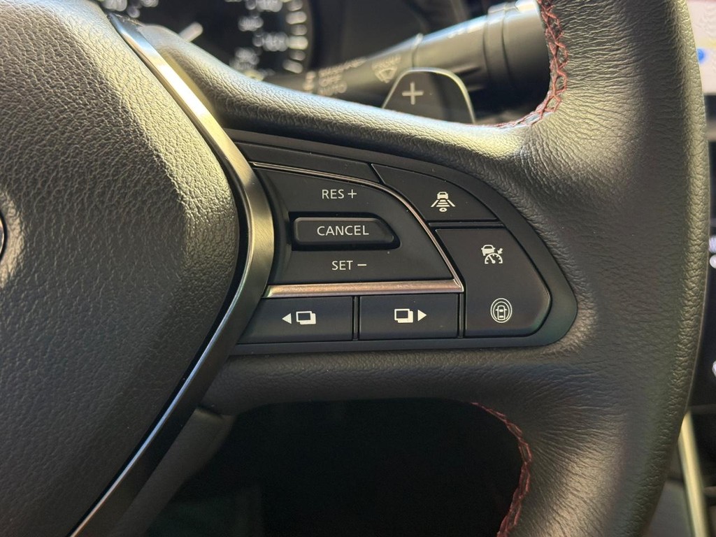 INFINITI Q60 Vehicle Full-screen Gallery Image 26