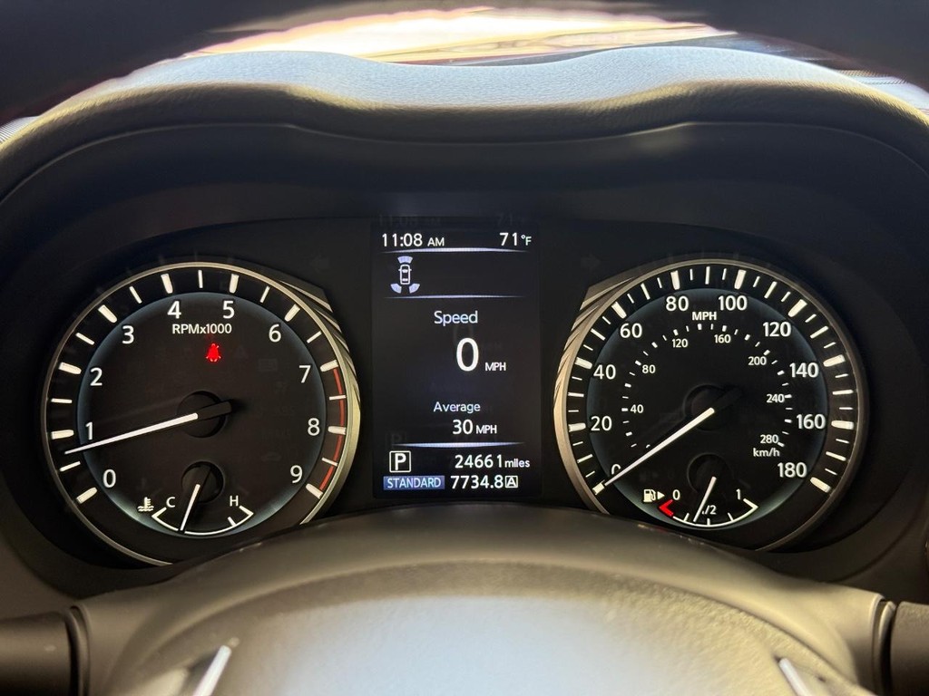 INFINITI Q60 Vehicle Full-screen Gallery Image 27